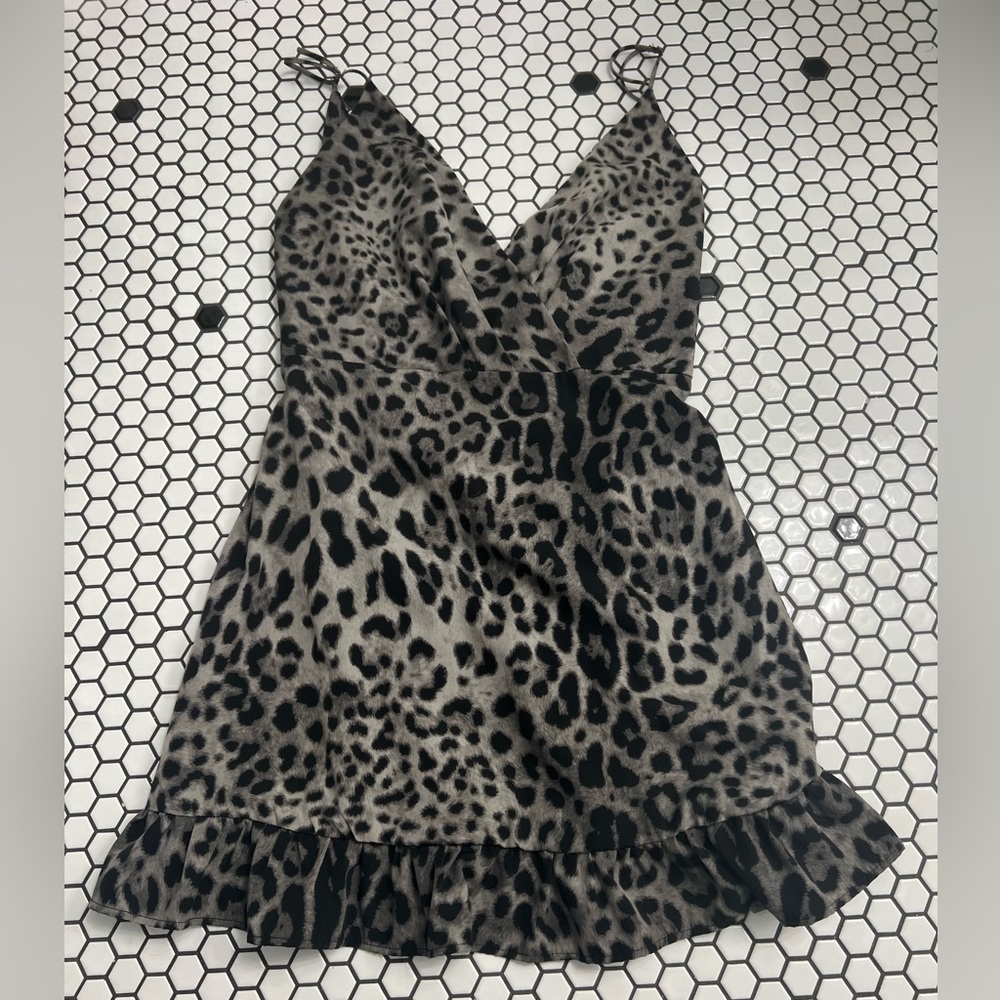 Tyche sleeveless leopard print  dress with ruffles size large